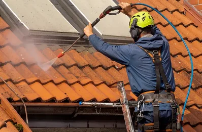 Démoussage et hydrofuge de toiture à Castelnau-Pégayrols